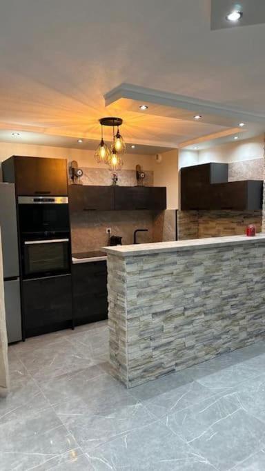 T3 5 Etoile Jacuzzi Apartment *